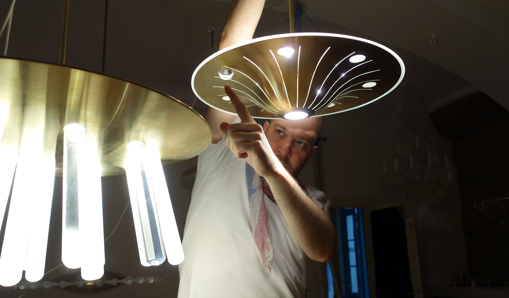 Niko Heep inspecting the sonsory array of an UFO