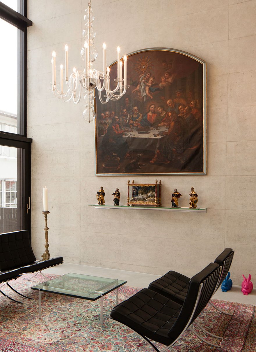 12-light Schloss Hof chandelier in an ecclectic home LOBMEYR